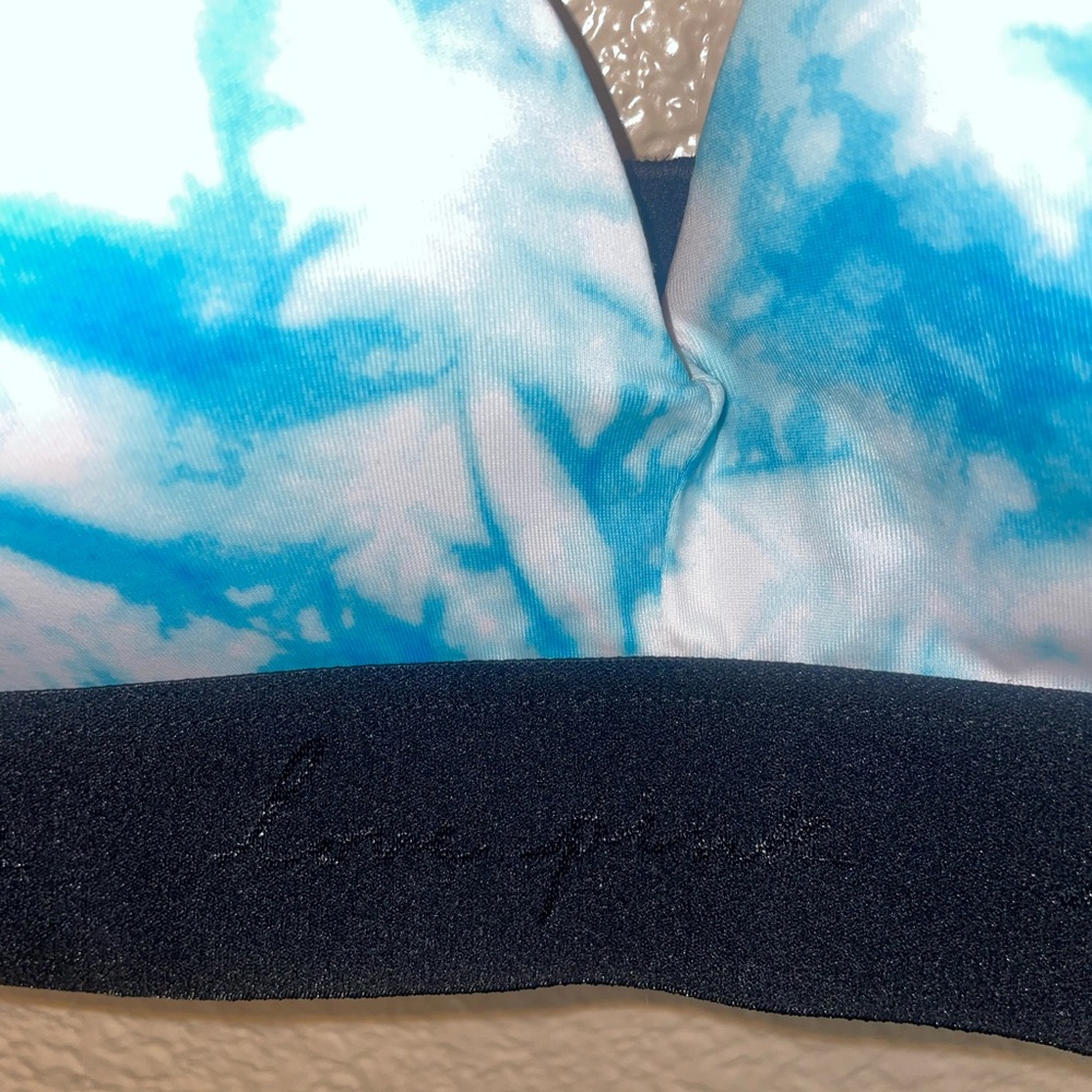 PINK Victoria’s Secret Tie Dye Wear Everywhere Lightly Lined Wireless Bra 34C - Picture 3 of 6